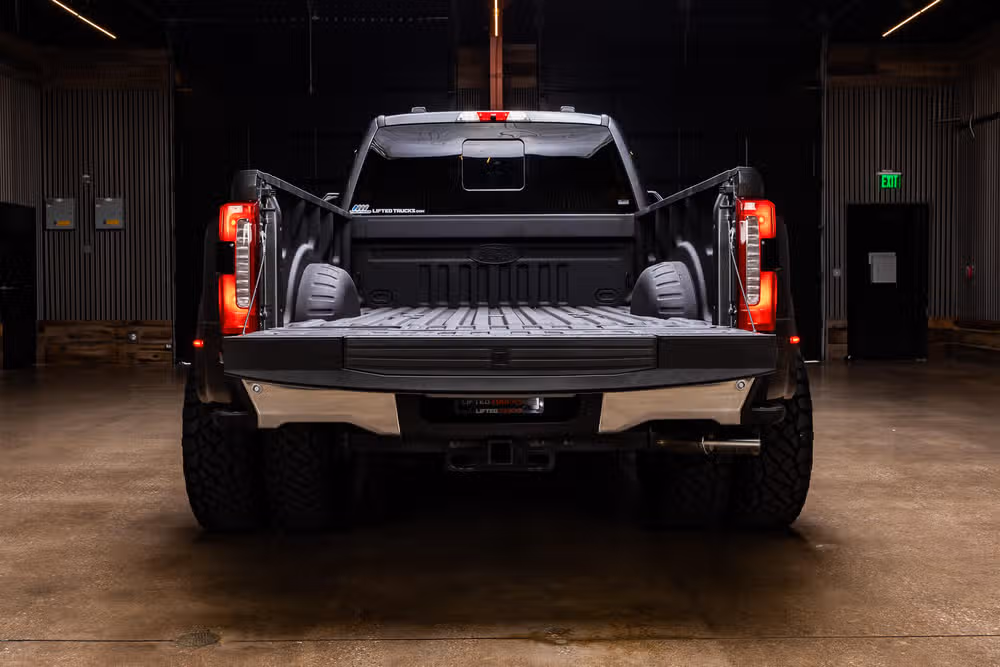 2026 Ford F-350 Super Duty Lariat Crew Cab Image 9