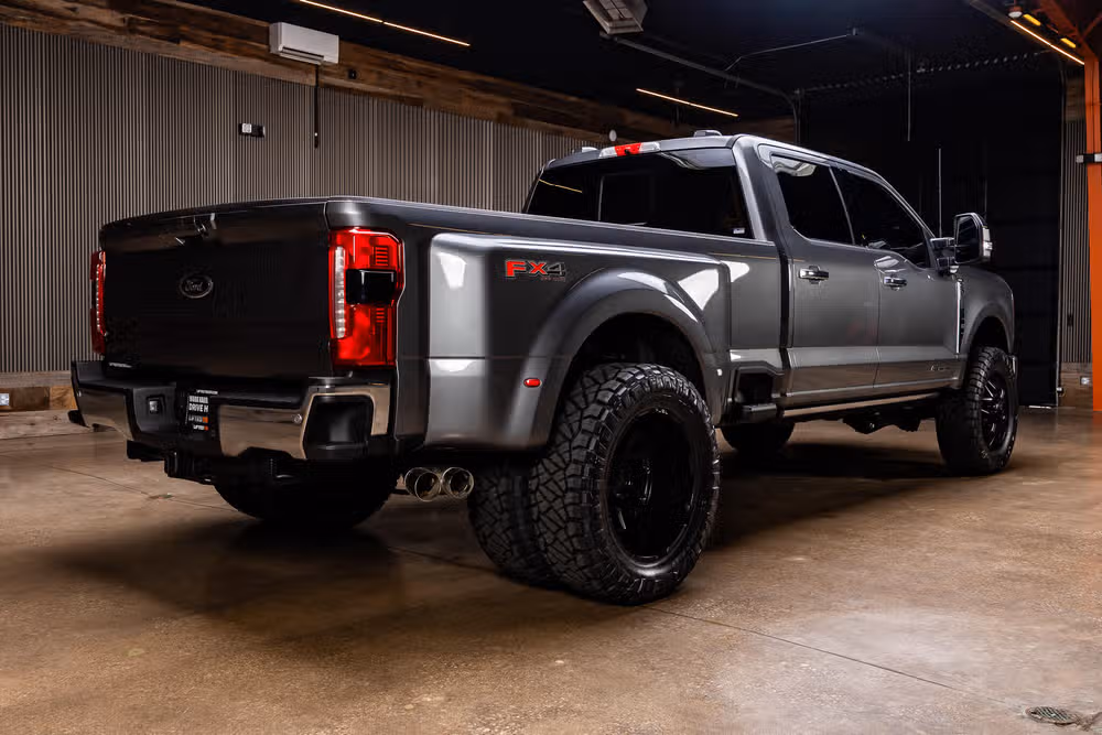 2026 Ford F-350 Super Duty Lariat Crew Cab Image 10