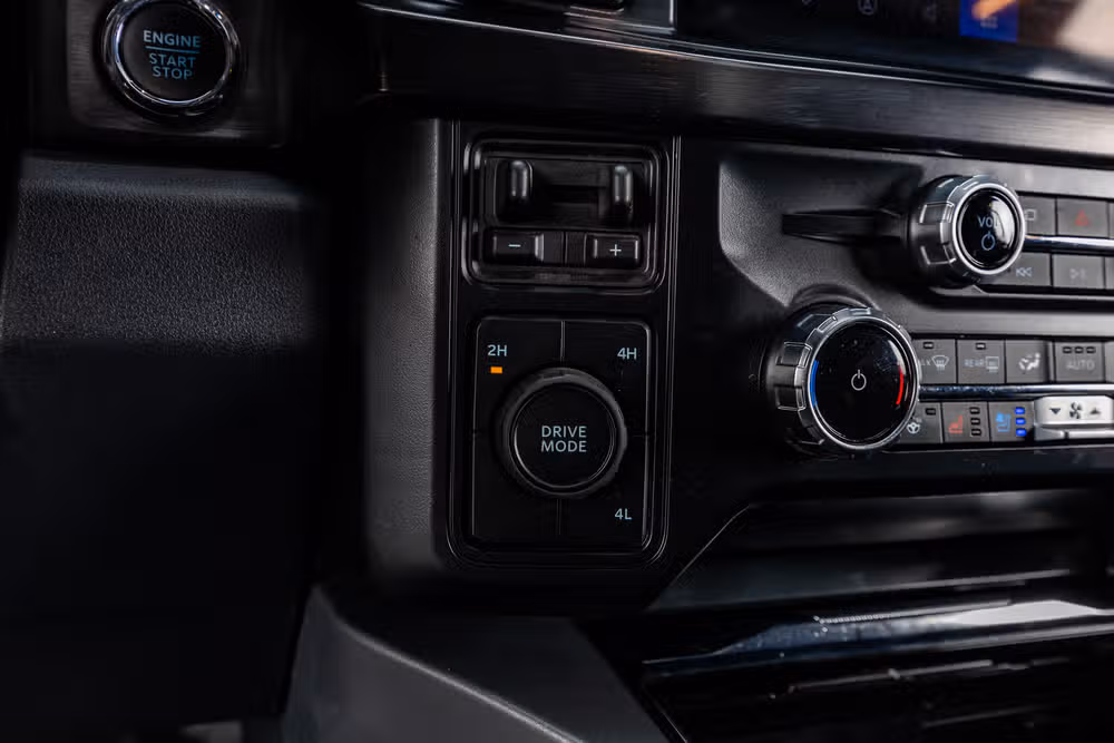 2026 Ford F-350 Super Duty Lariat Crew Cab Image 24