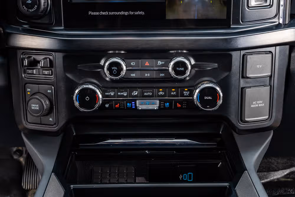2026 Ford F-350 Super Duty Lariat Crew Cab Image 28