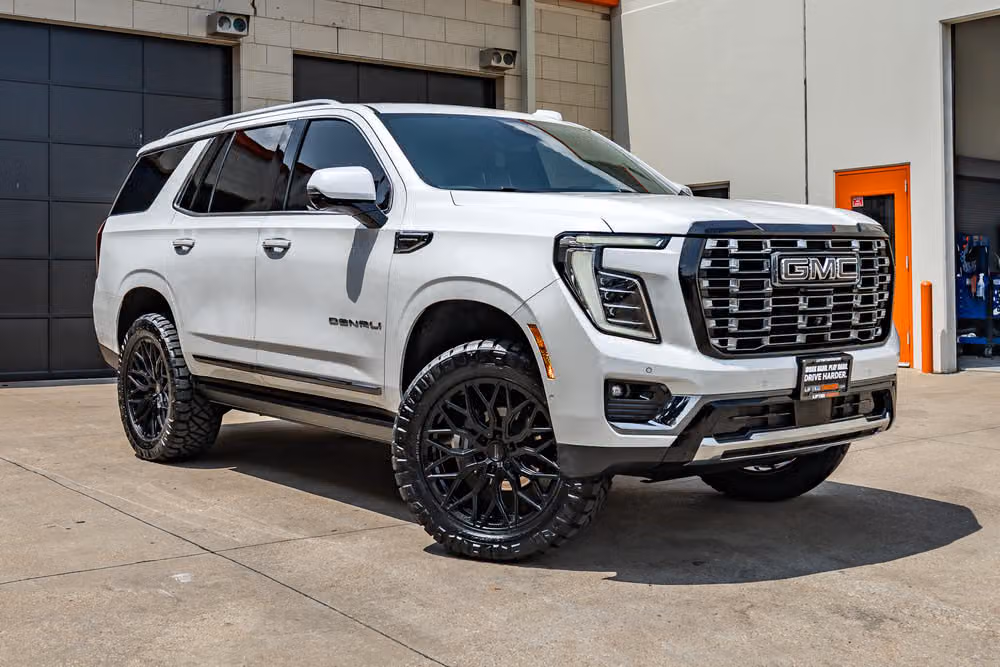 2025 GMC Yukon Denali Ultimate Image 1