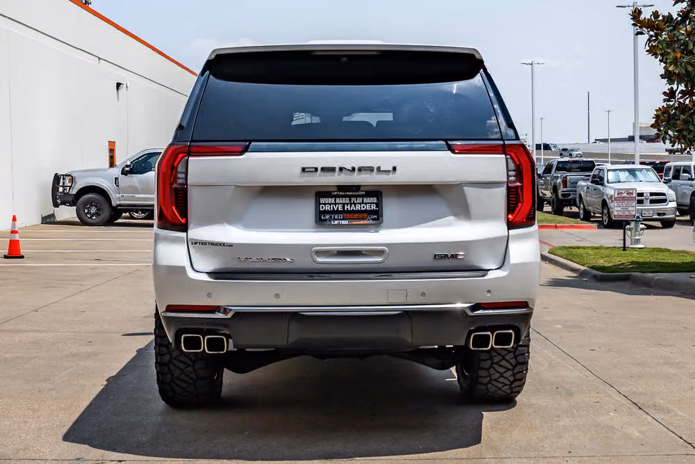 2025 GMC Yukon Denali Ultimate Image 8