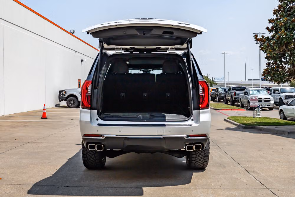 2025 GMC Yukon Denali Ultimate Image 9