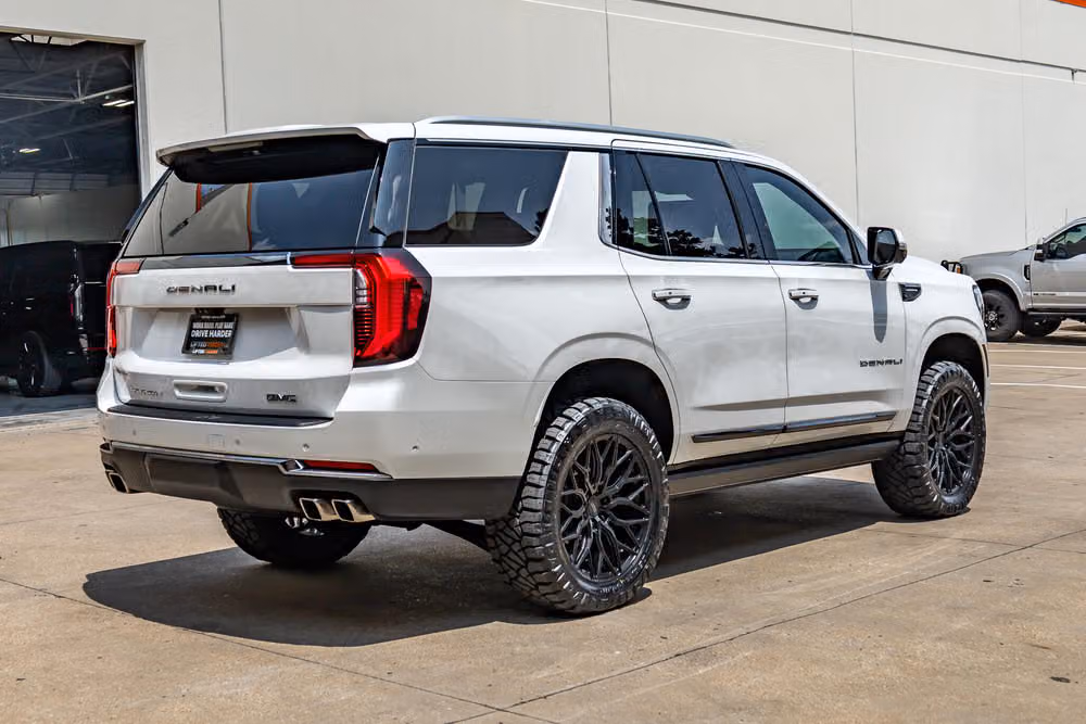 2025 GMC Yukon Denali Ultimate Image 10