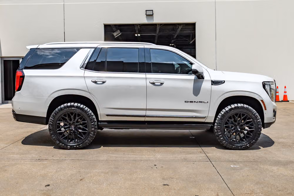 2025 GMC Yukon Denali Ultimate Image 11