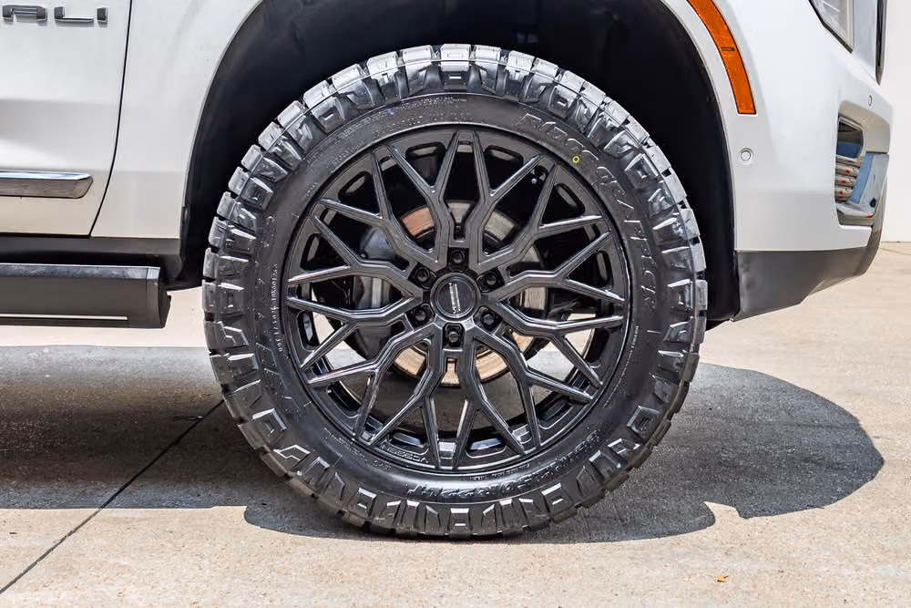 2025 GMC Yukon Denali Ultimate Image 12