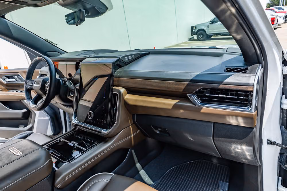 2025 GMC Yukon Denali Ultimate Image 18