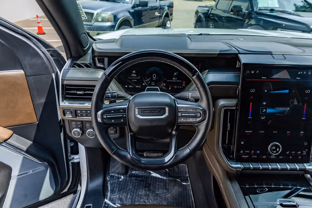 2025 GMC Yukon Denali Ultimate Image 19