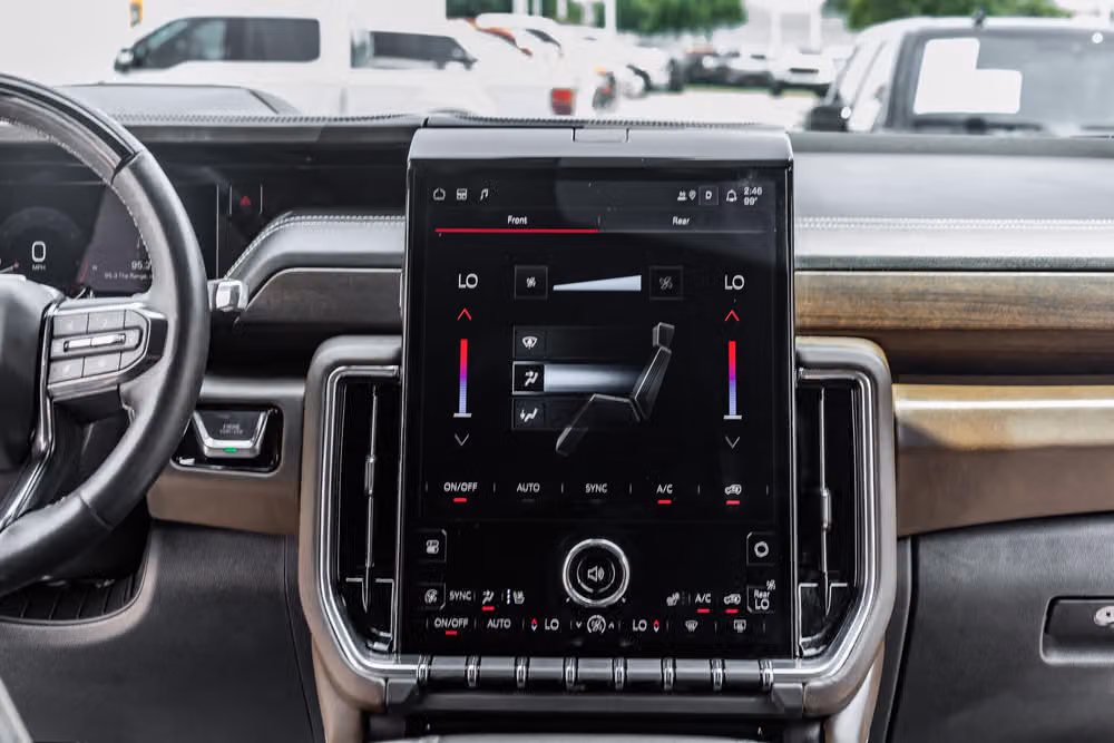 2025 GMC Yukon Denali Ultimate Image 24