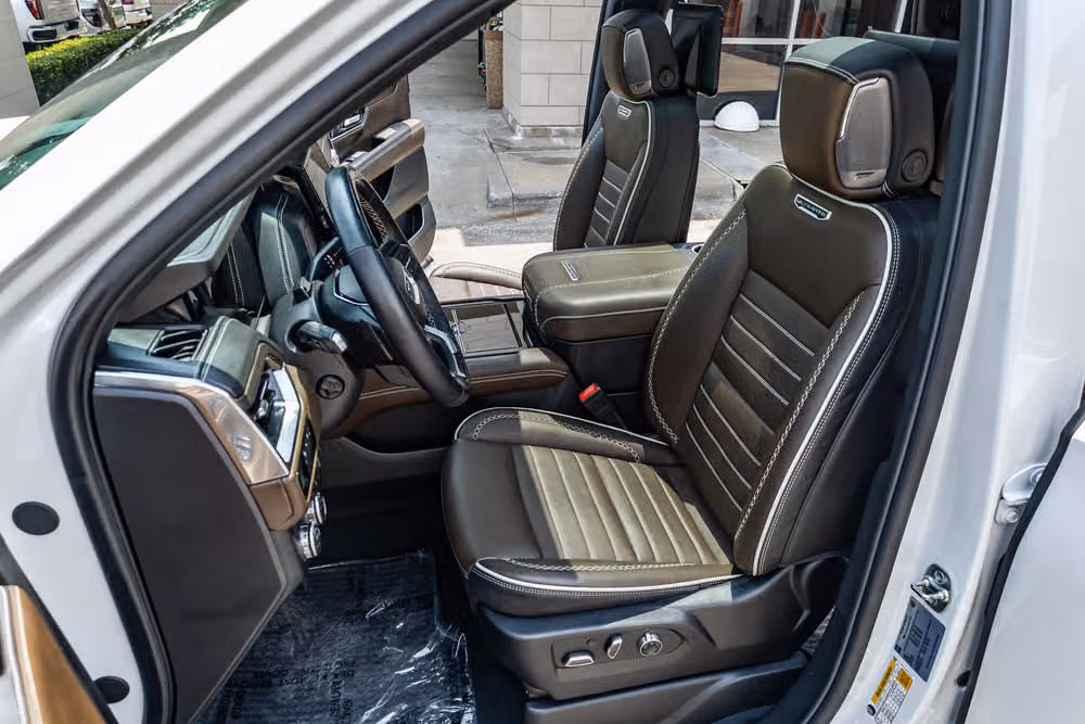 2025 GMC Yukon Denali Ultimate Image 30