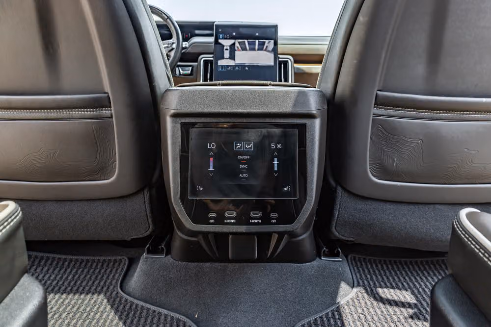 2025 GMC Yukon Denali Ultimate Image 34
