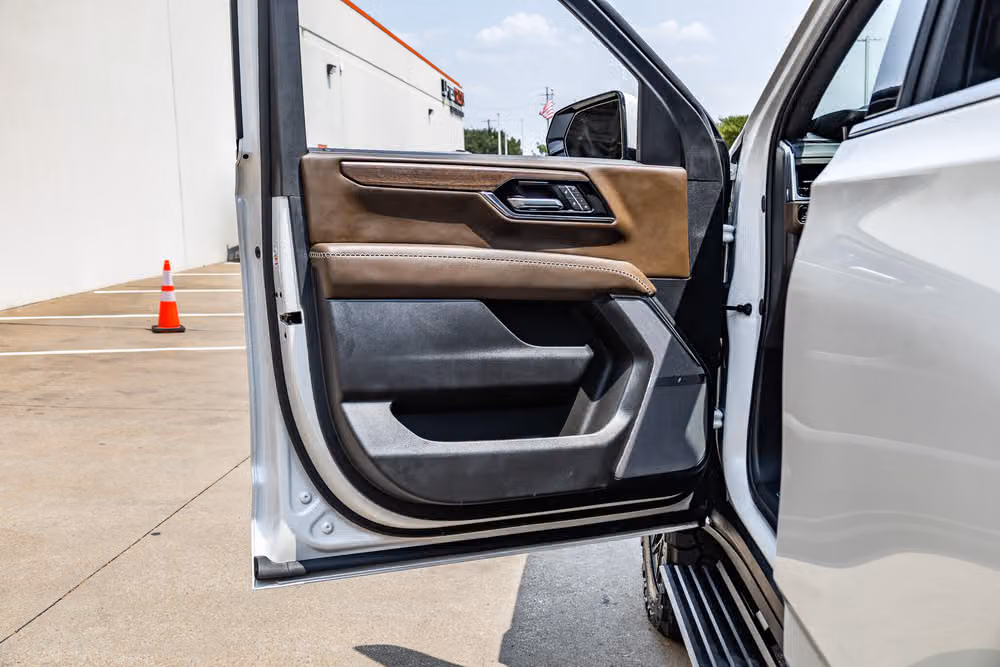 2025 GMC Yukon Denali Ultimate Image 38