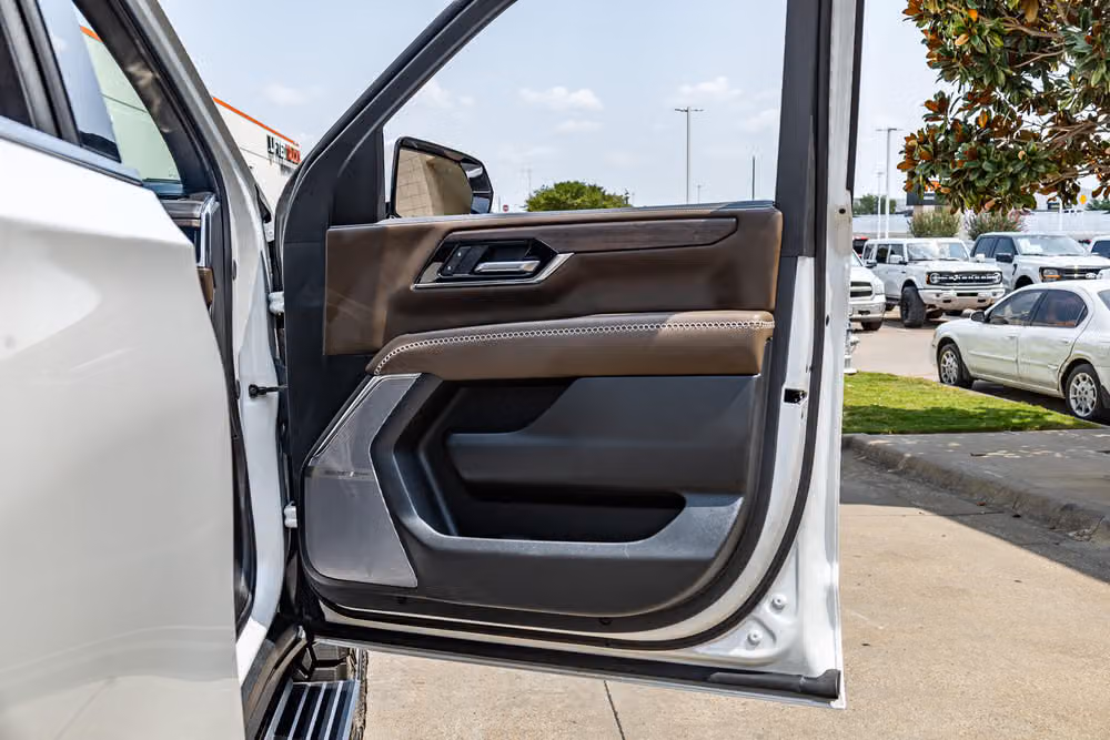 2025 GMC Yukon Denali Ultimate Image 39