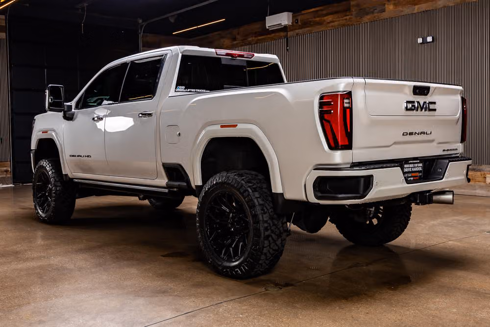 2025 GMC Sierra 2500HD Denali Ultimate Crew Cab Image 8
