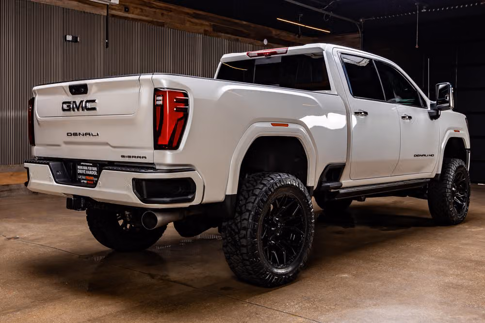 2025 GMC Sierra 2500HD Denali Ultimate Crew Cab Image 11