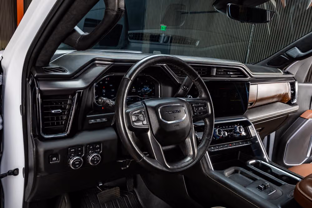 2025 GMC Sierra 2500HD Denali Ultimate Crew Cab Image 18