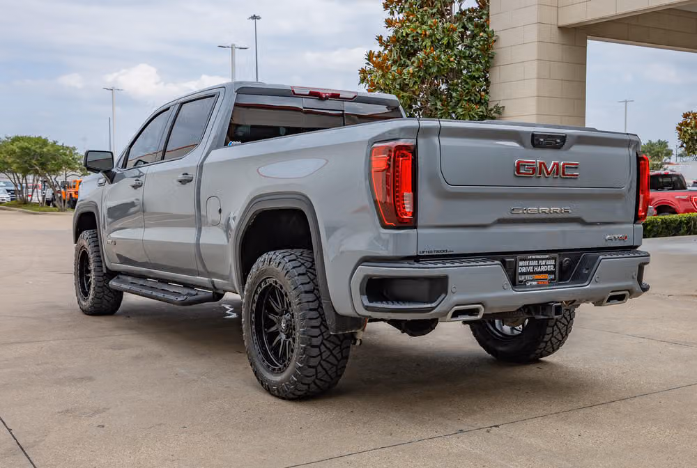2025 GMC Sierra 1500 AT4 Crew Cab Image 8