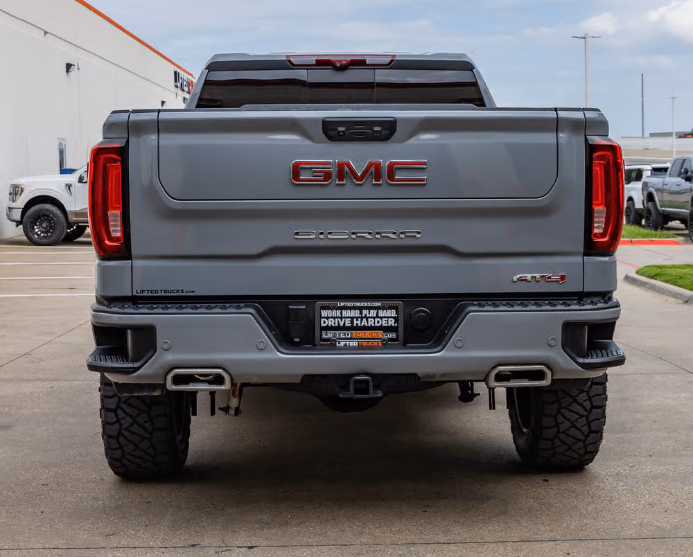2025 GMC Sierra 1500 AT4 Crew Cab Image 9