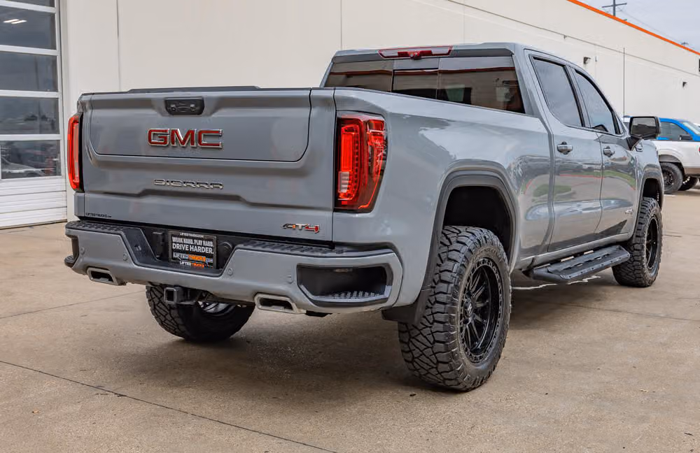 2025 GMC Sierra 1500 AT4 Crew Cab Image 11