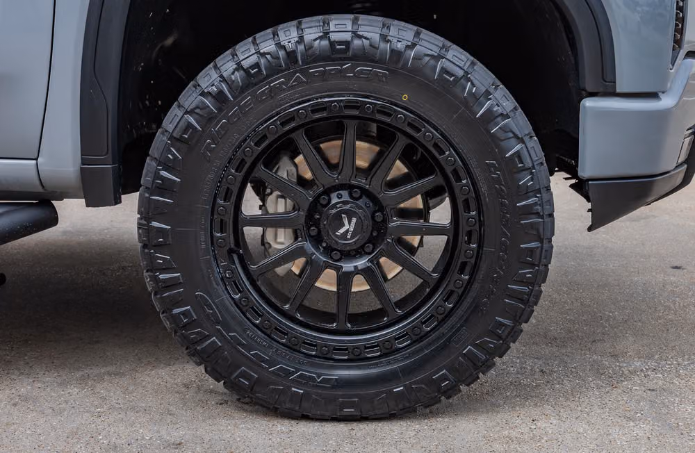 2025 GMC Sierra 1500 AT4 Crew Cab Image 13