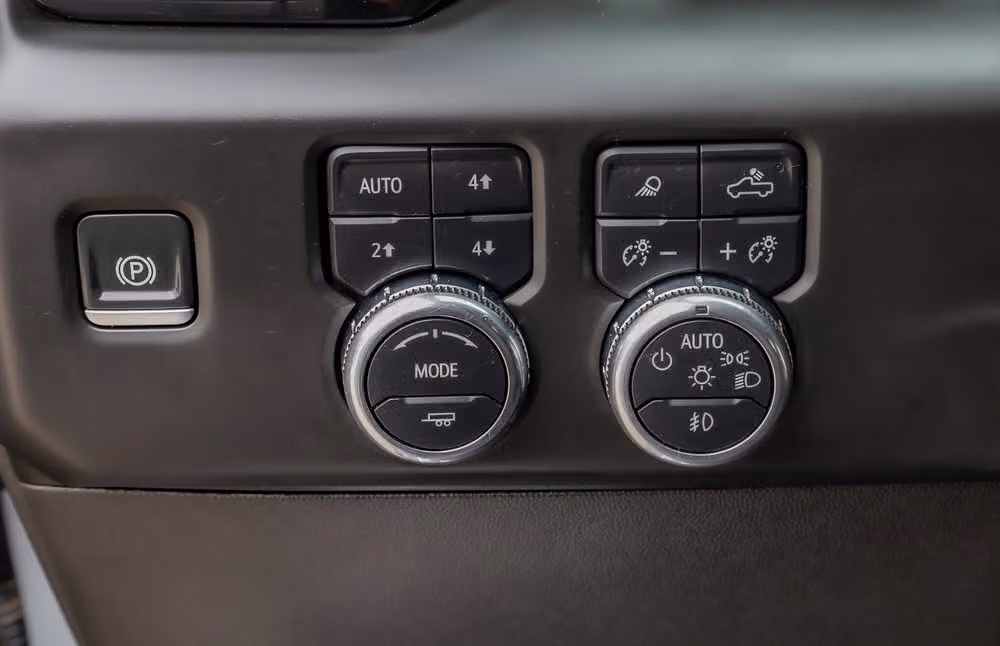 2025 GMC Sierra 1500 AT4 Crew Cab Image 23