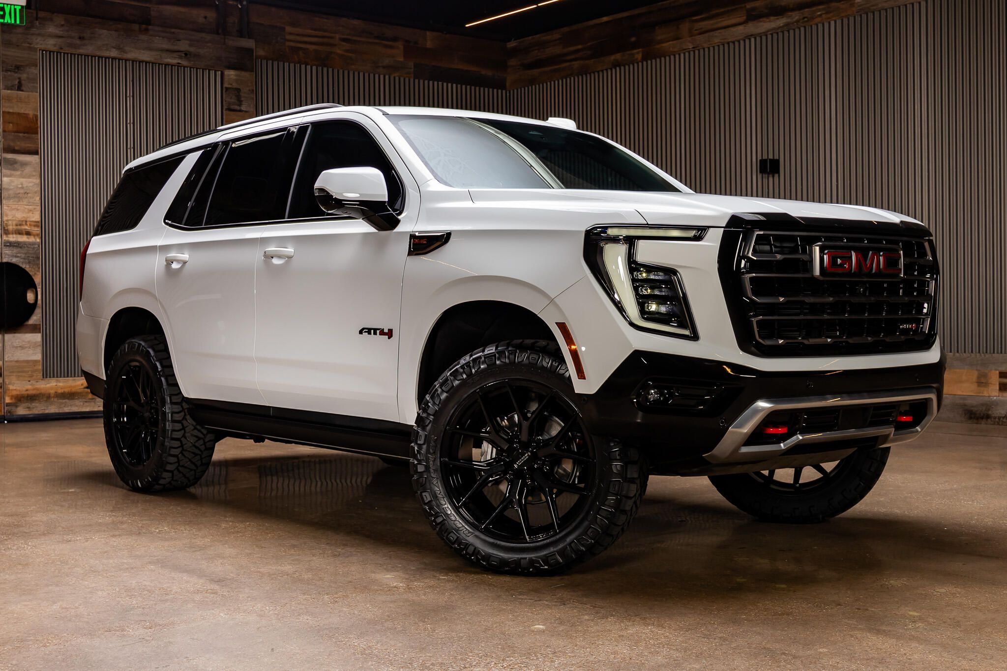 Summit White 2025 GMC Yukon SUV / Crossover Four-Wheel Drive Automatic