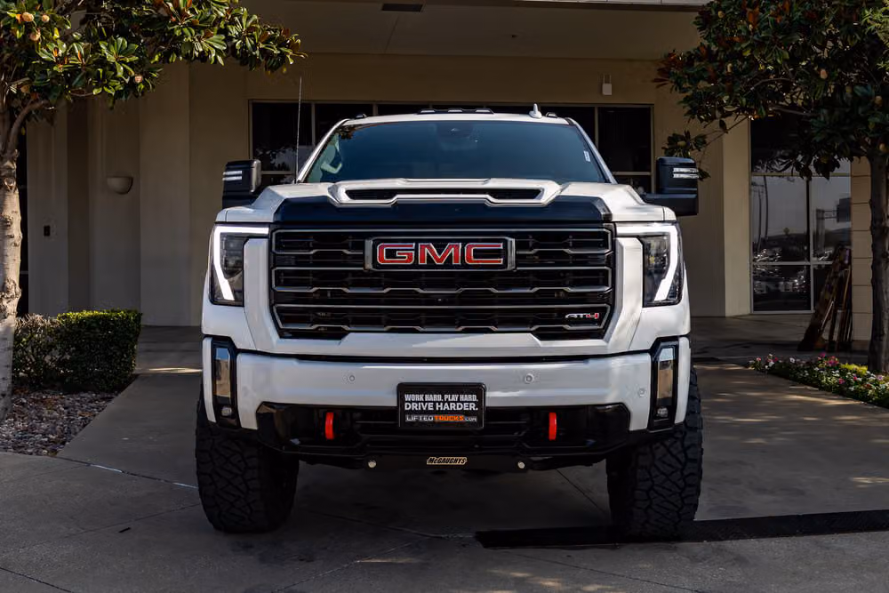 2024 GMC Sierra 2500HD AT4 Crew Cab Image 4