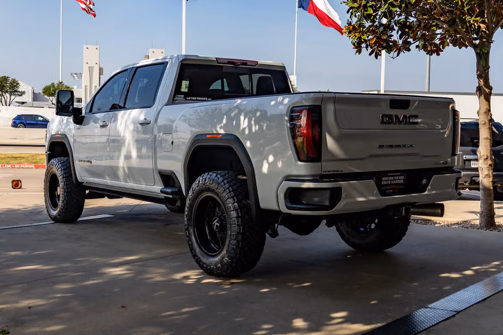 2024 GMC Sierra 2500HD AT4 Crew Cab Image 7