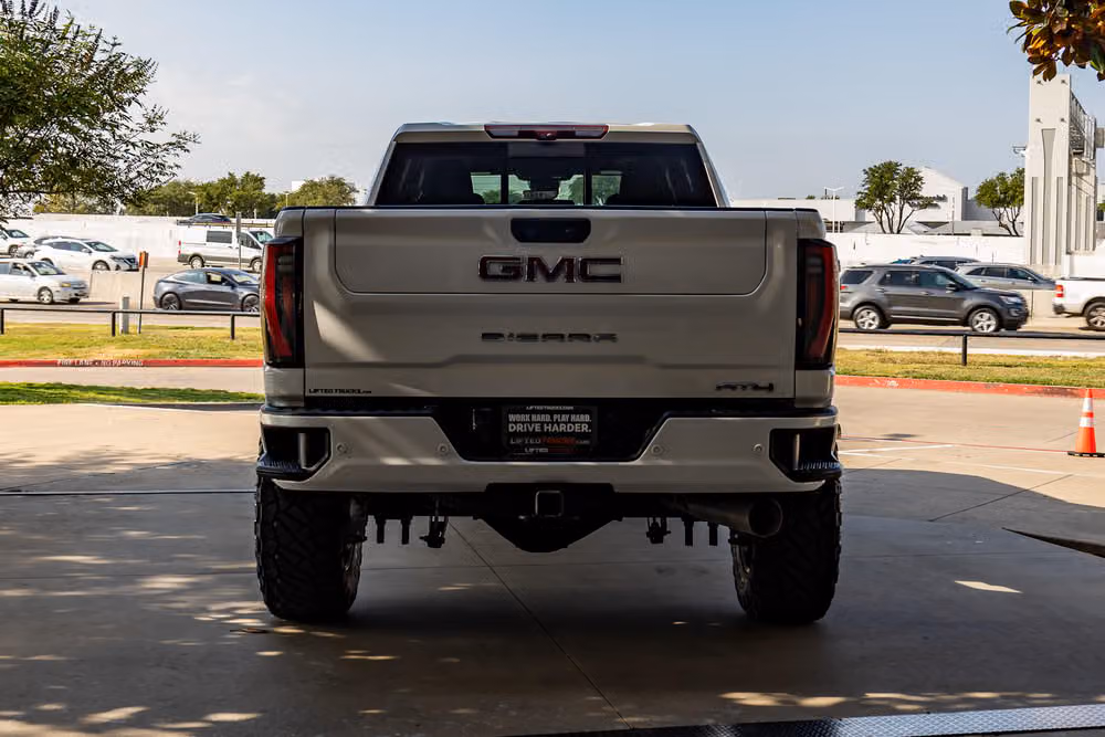 2024 GMC Sierra 2500HD AT4 Crew Cab Image 8