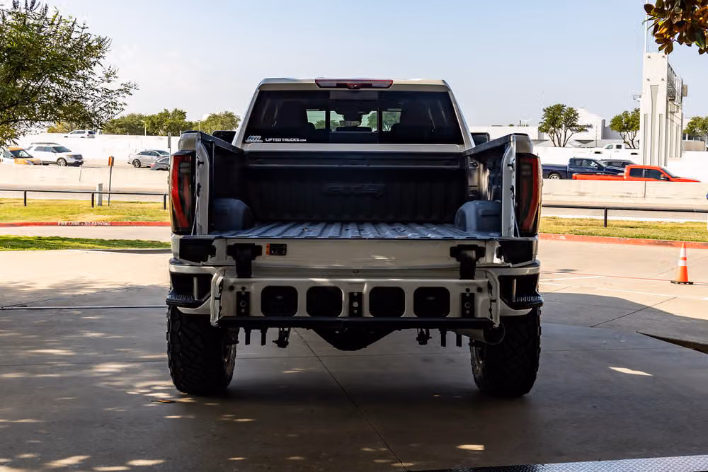 2024 GMC Sierra 2500HD AT4 Crew Cab Image 9