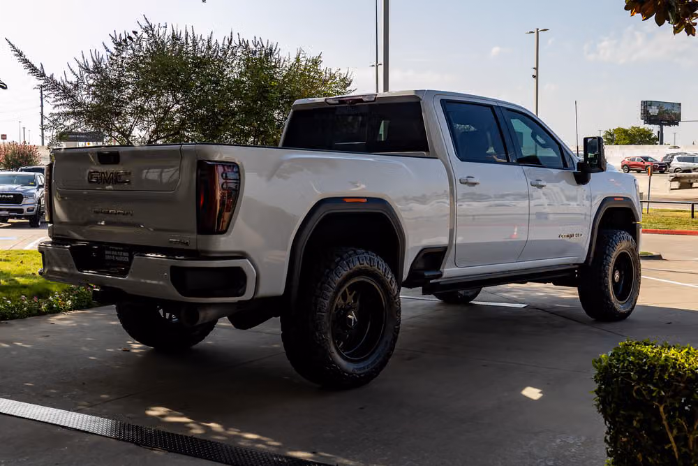 2024 GMC Sierra 2500HD AT4 Crew Cab Image 10