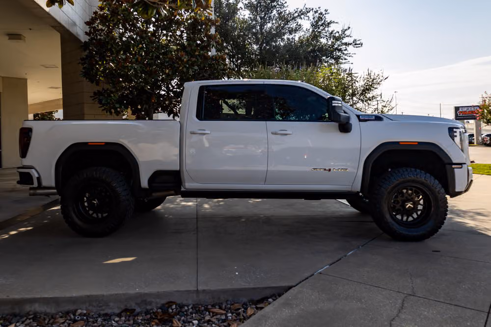 2024 GMC Sierra 2500HD AT4 Crew Cab Image 11