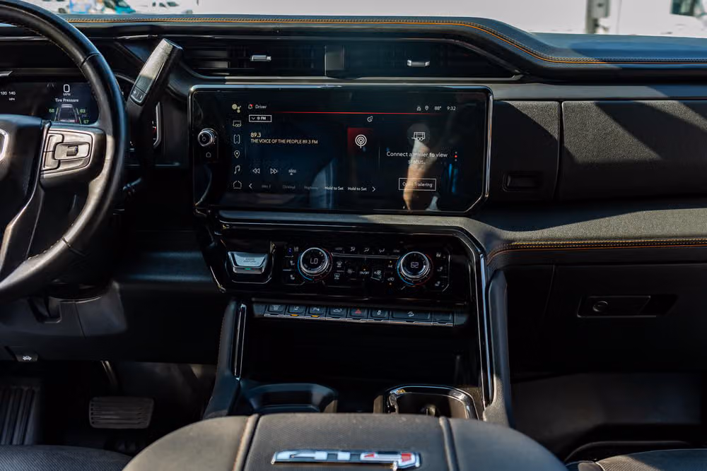 2024 GMC Sierra 2500HD AT4 Crew Cab Image 24