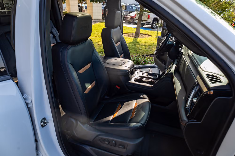 2024 GMC Sierra 2500HD AT4 Crew Cab Image 32