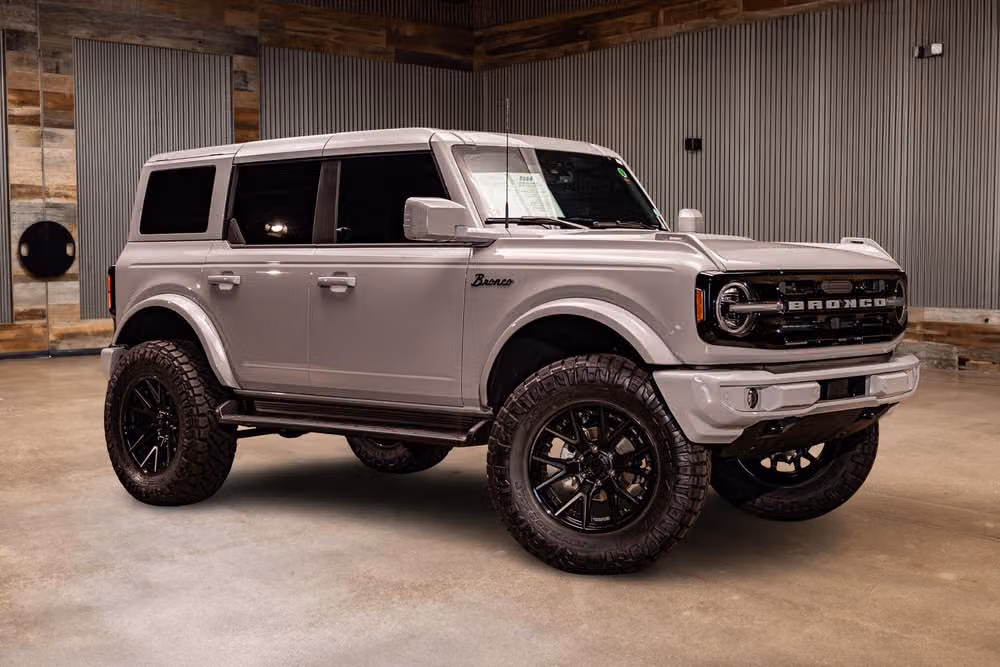 2026 Ford Bronco Outer Banks Image 1