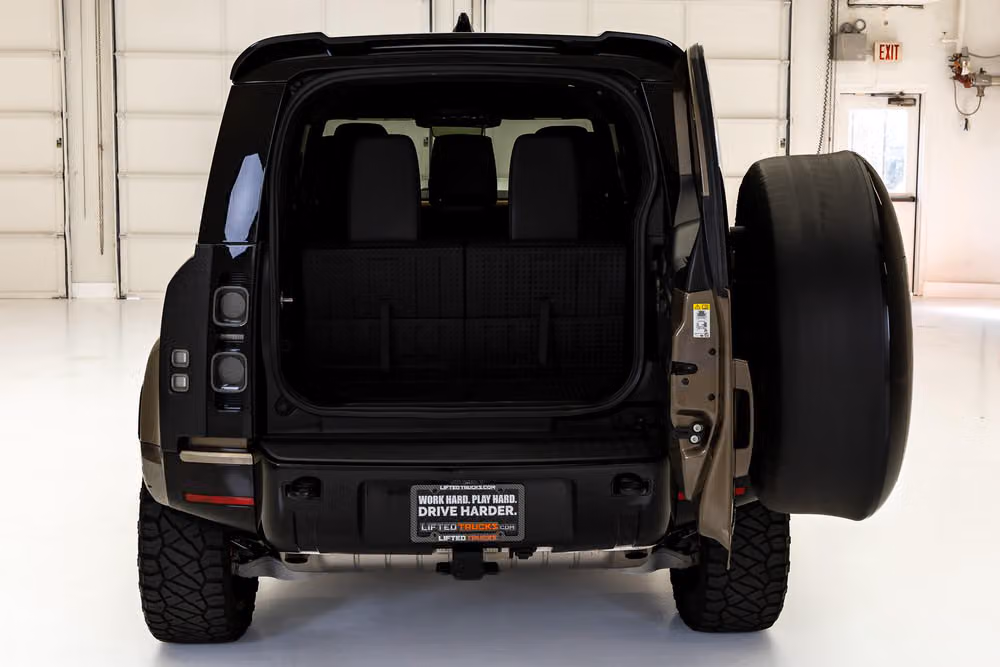 2024 Land Rover Defender 110 P400 X Image 8