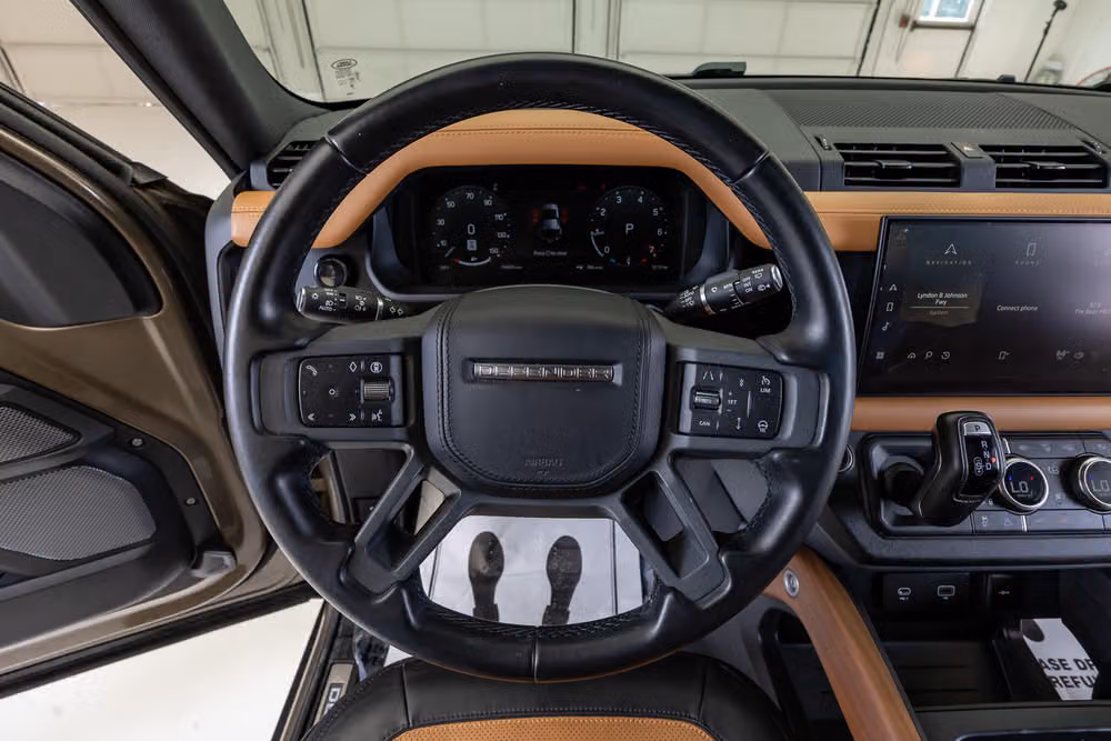 2024 Land Rover Defender 110 P400 X Image 14