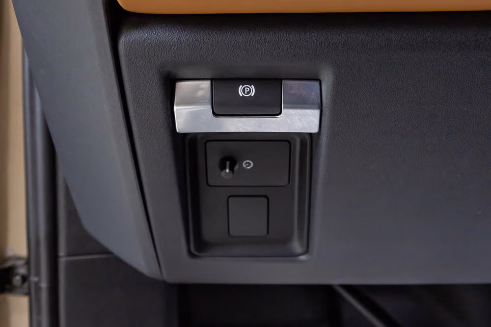 2024 Land Rover Defender 110 P400 X Image 17