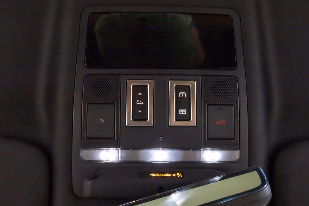 2024 Land Rover Defender 110 P400 X Image 24