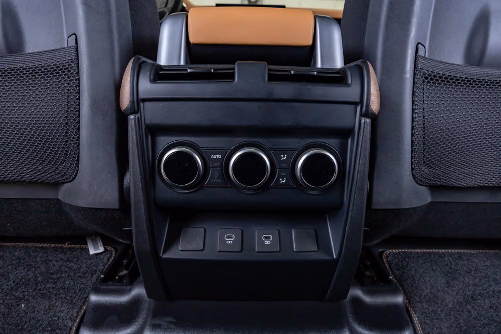 2024 Land Rover Defender 110 P400 X Image 29
