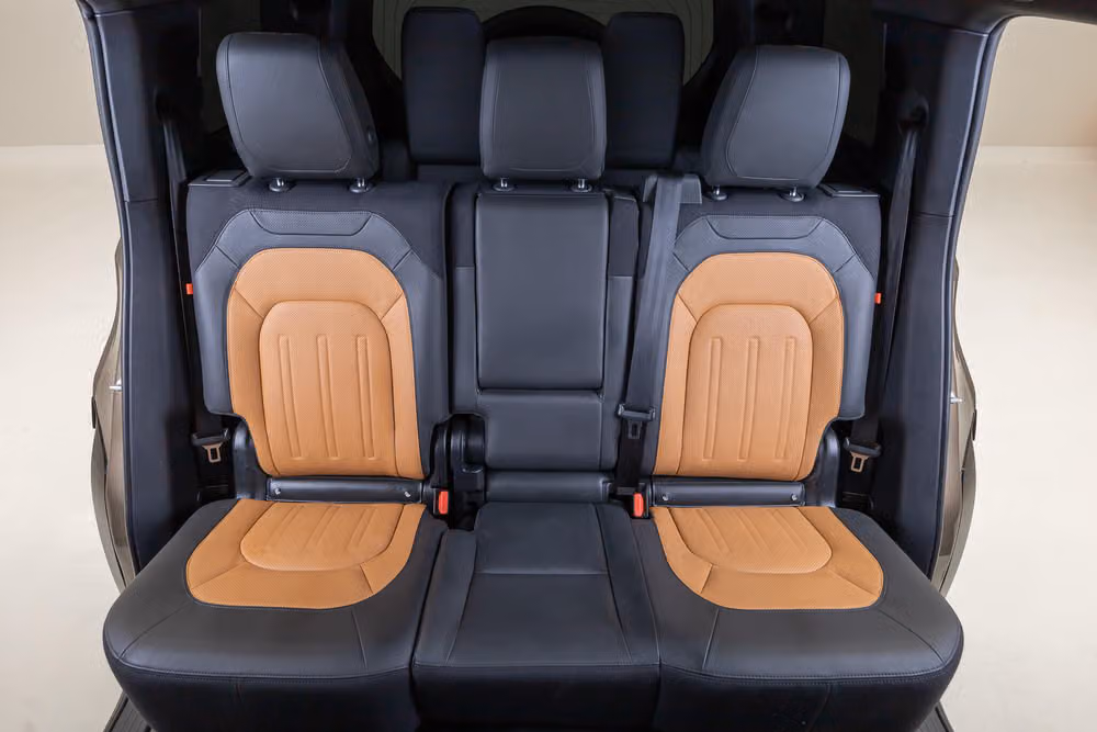 2024 Land Rover Defender 110 P400 X Image 31