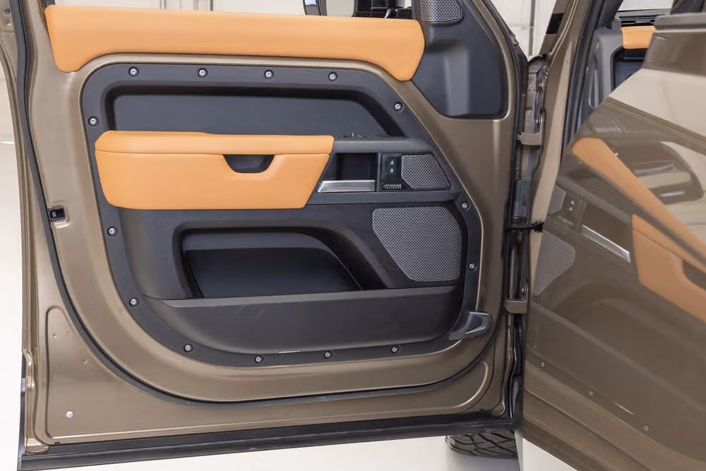 2024 Land Rover Defender 110 P400 X Image 32