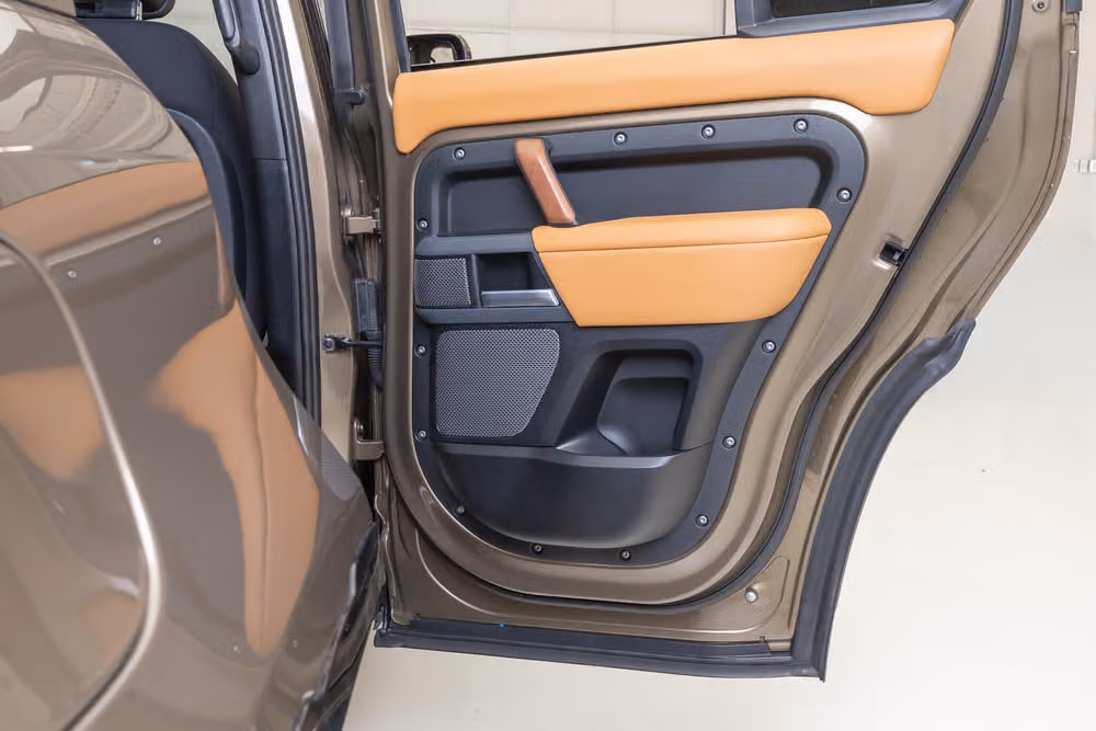 2024 Land Rover Defender 110 P400 X Image 35