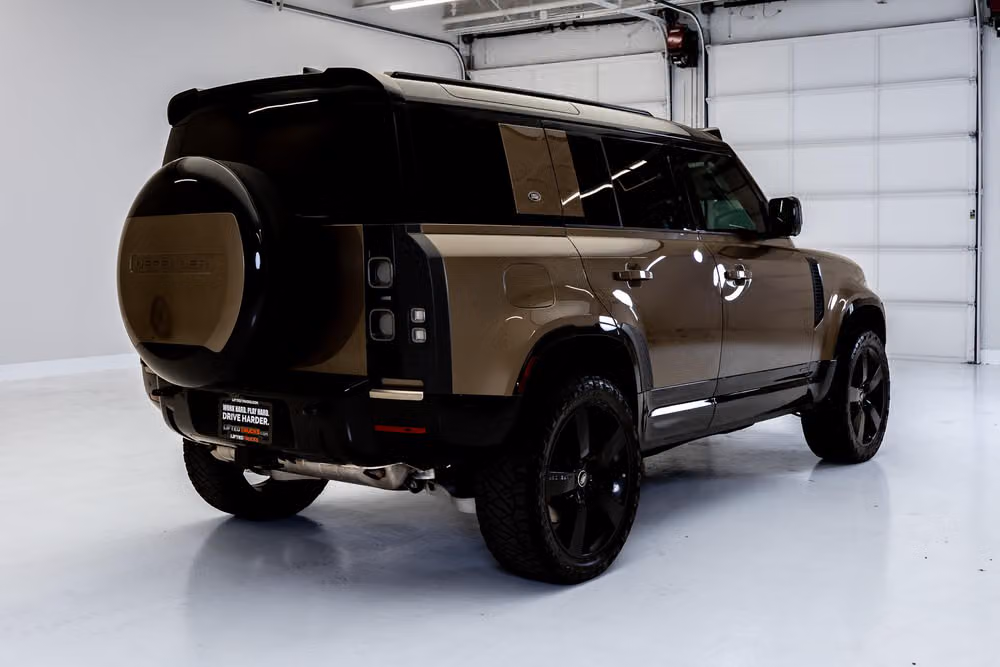 2024 Land Rover Defender 110 P400 X Image 9