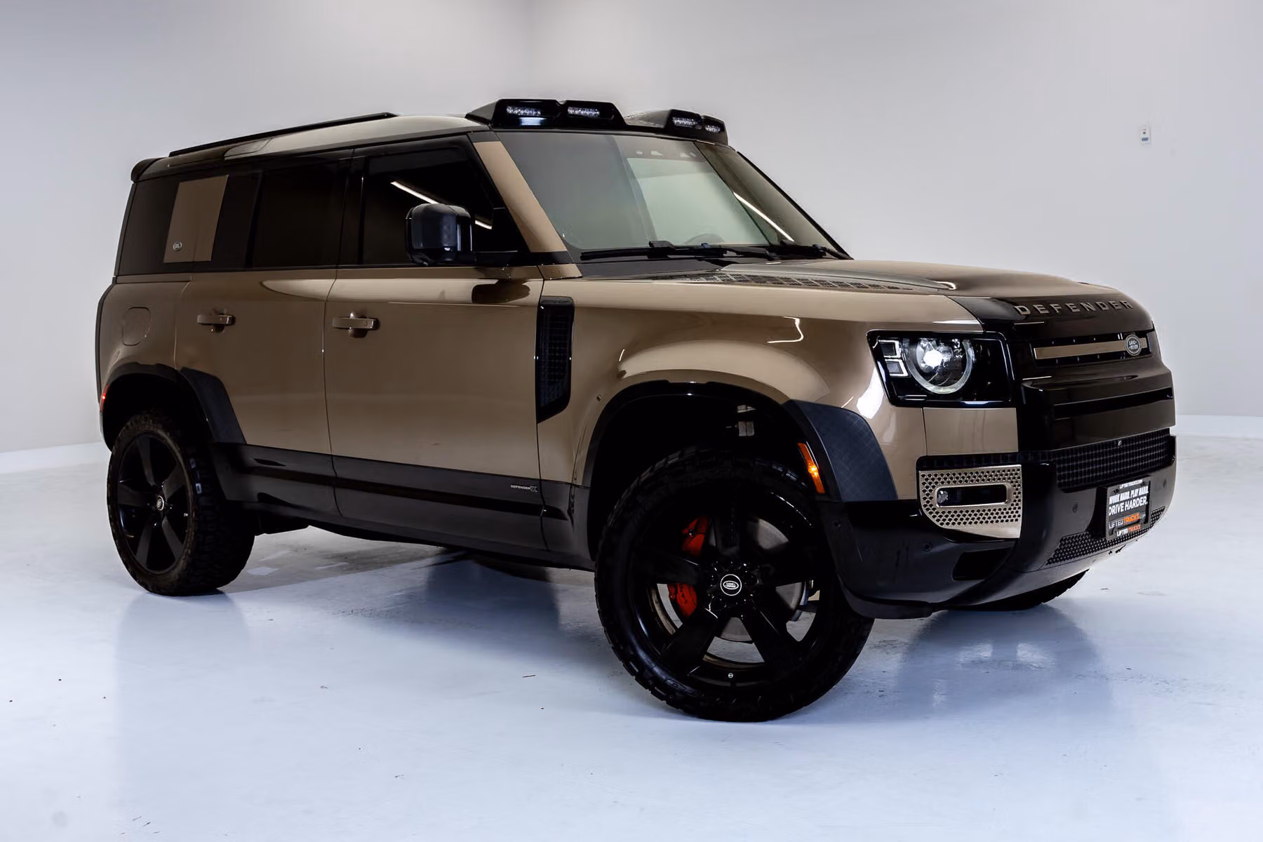 2024 Land Rover Defender 110 P400 X Image 1