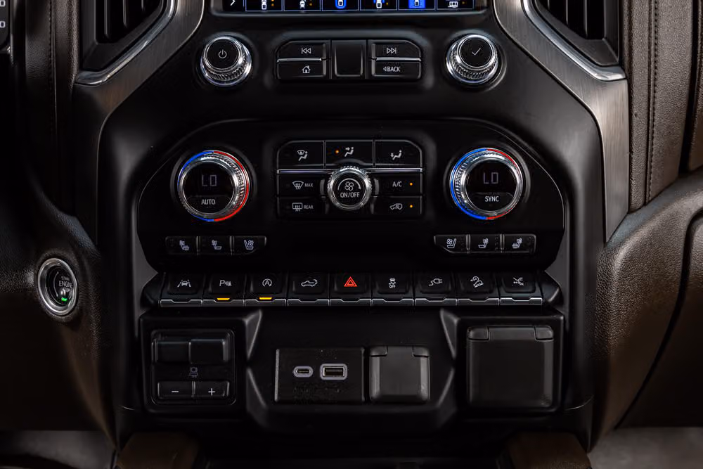 2020 GMC Sierra 1500 Denali Crew Cab Image 24