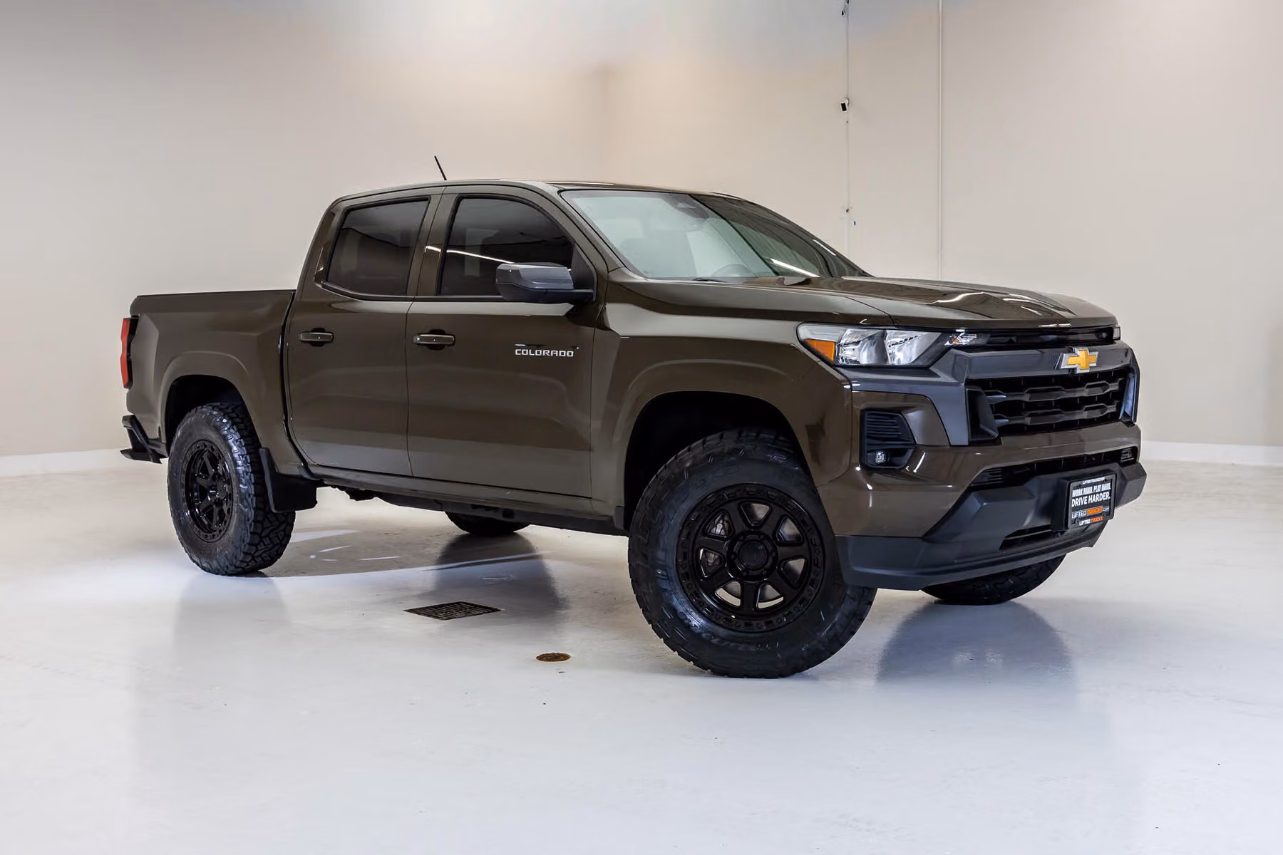 2023 Chevrolet Colorado LT Crew Cab Image 1