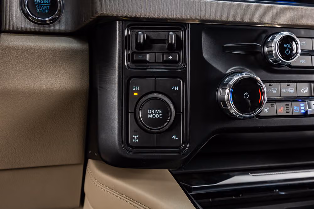 2026 Ford F-250 Super Duty Platinum Plus Crew Cab Image 23