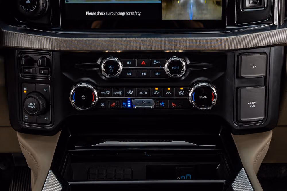 2026 Ford F-250 Super Duty Platinum Plus Crew Cab Image 27