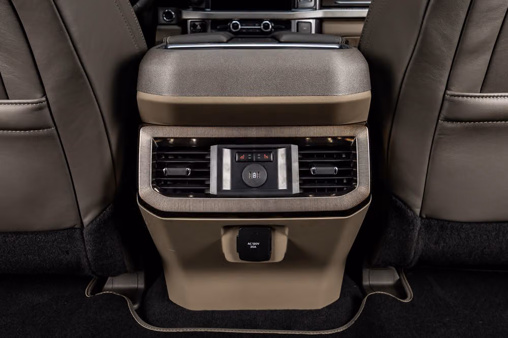2026 Ford F-250 Super Duty Platinum Plus Crew Cab Image 34
